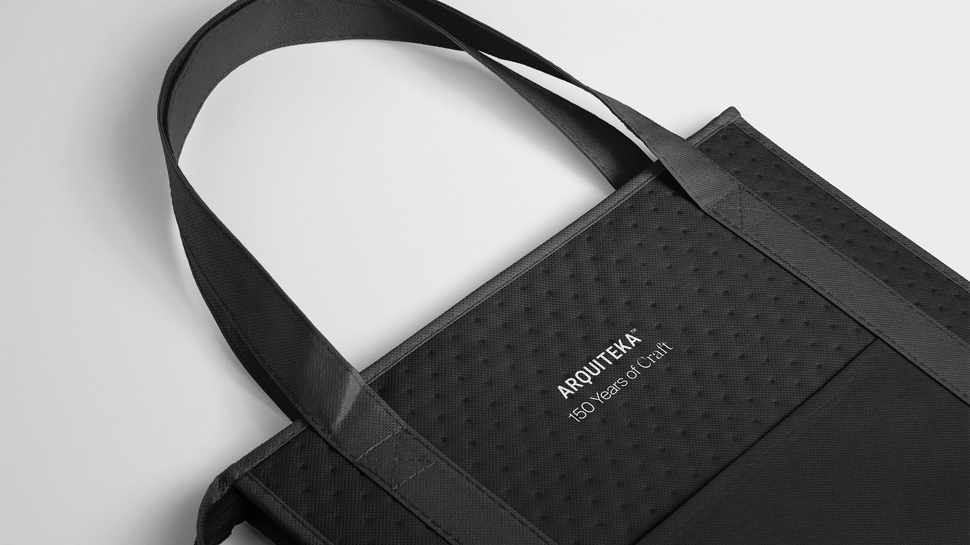 ARQUITEKA Brand Refresh - Cooler Bag Details